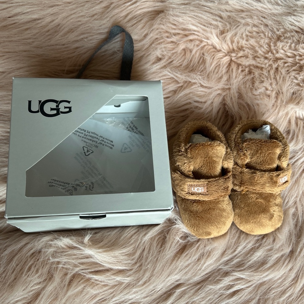 UGG Chestnut Slippers size 04/05 size large